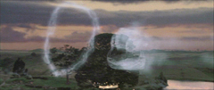 Slika 1. Scena iz filma Gospodar prstenova – brod i prsten od dima
