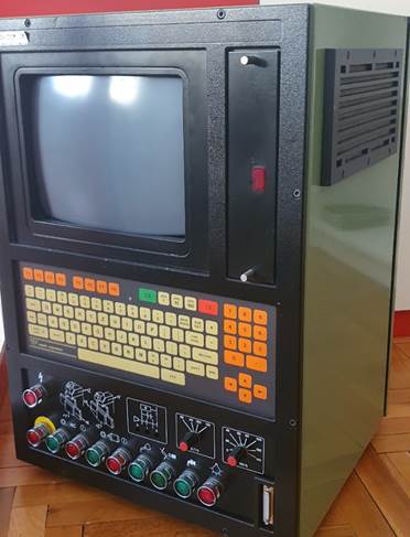 Slika na kojoj se prikazuje tekst, elektronika, u dvorani, monitor
Sadržaj generiran umjetnom inteligencijom može biti netočan.